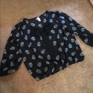 XL (15-17) skull shirt with bow